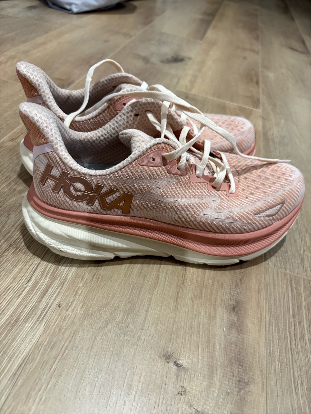 Hoka Women's Pink Running Shoes - Lightweight Cushioning Clifton 9 size 8B